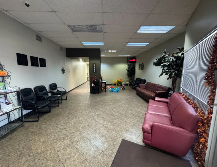 More Photos Of 6715 San Pedro Ave, San Antonio Flex For Sale