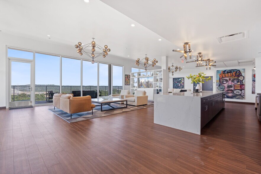 More Photos Of 4229 N FM 620 Hwy, Austin Showroom For Sale