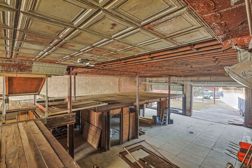 More Photos Of 125 S Waco St, Hillsboro Office For Sale