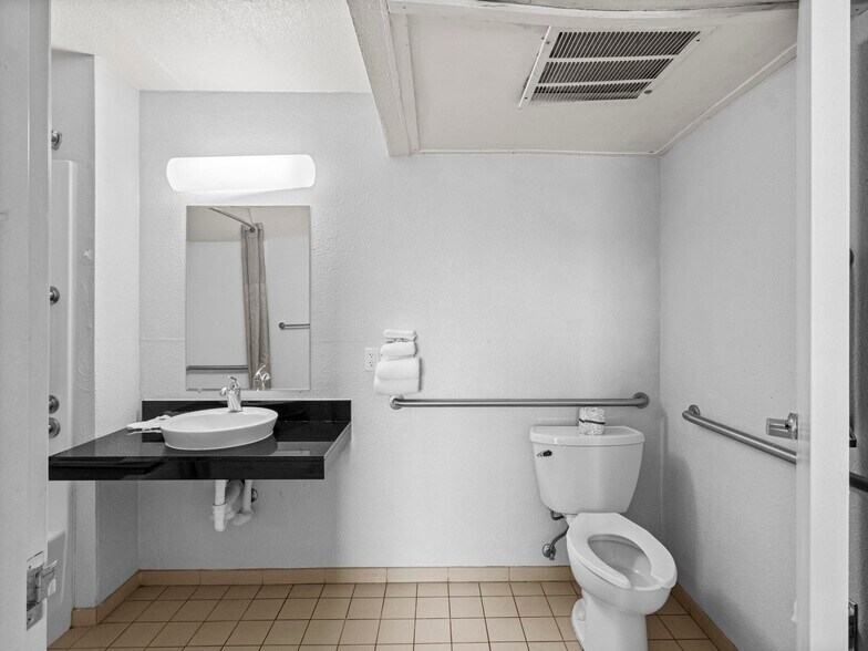 More Photos Of 1150 Wilkins Cir, Casper Hotel For Sale