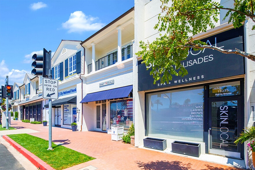 More Photos Of 15231-15235 W Sunset Blvd, Pacific Palisades General Retail For Lease
