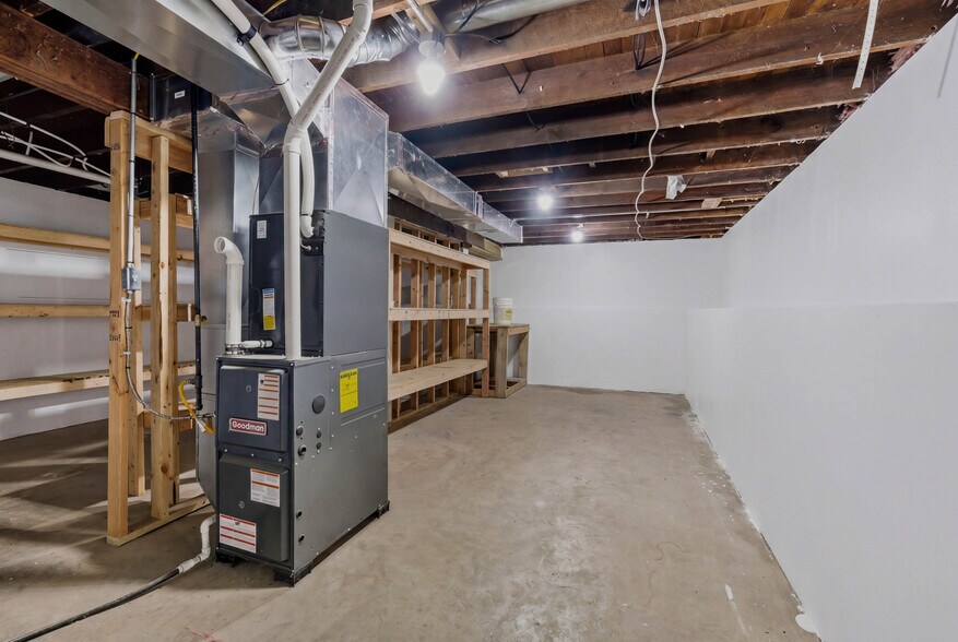 More Photos Of 307 E 23rd St S, Independence Office For Sale