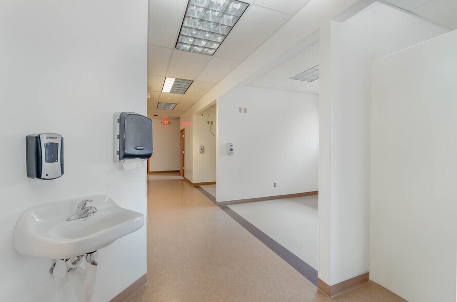 More Photos Of 5225 Hampton Pl, Saginaw Medical For Sale