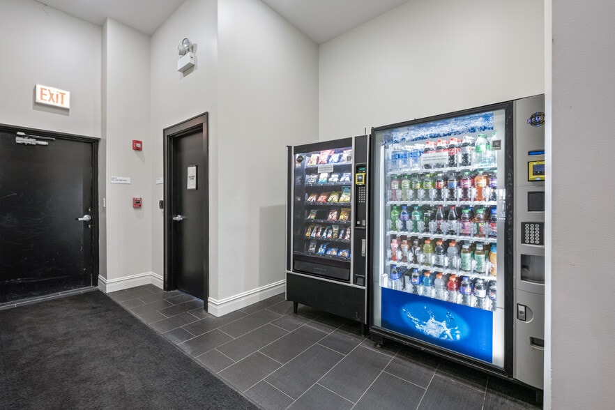 More Photos Of 4659 S Drexel Blvd, Chicago Apartments For Sale