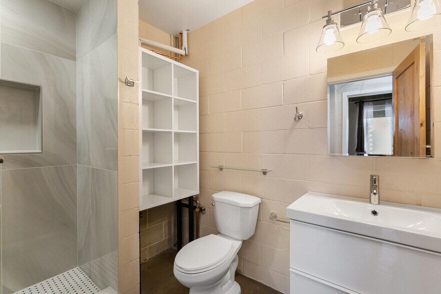 More Photos Of 3800 S Broadway, Englewood Apartments For Lease