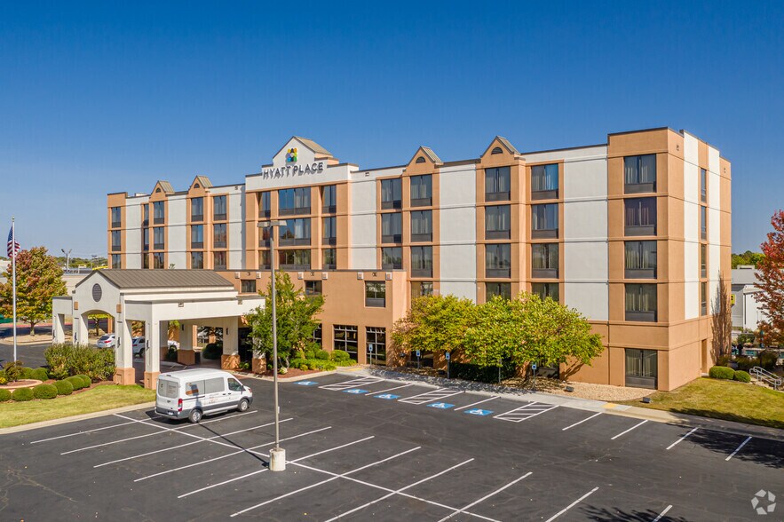 More Photos Of 4610 W Walnut St, Rogers Hotel For Sale