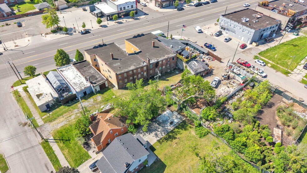 More Photos Of 15523 Mack Ave, Detroit Apartments For Sale