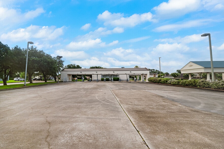 More Photos Of 723 Rollingbrook Dr, Baytown Office For Sale