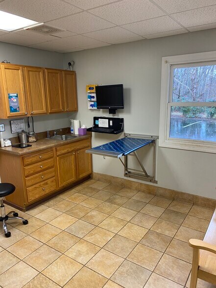 More Photos Of 101 Bahama Rd, Bahama Medical For Sale