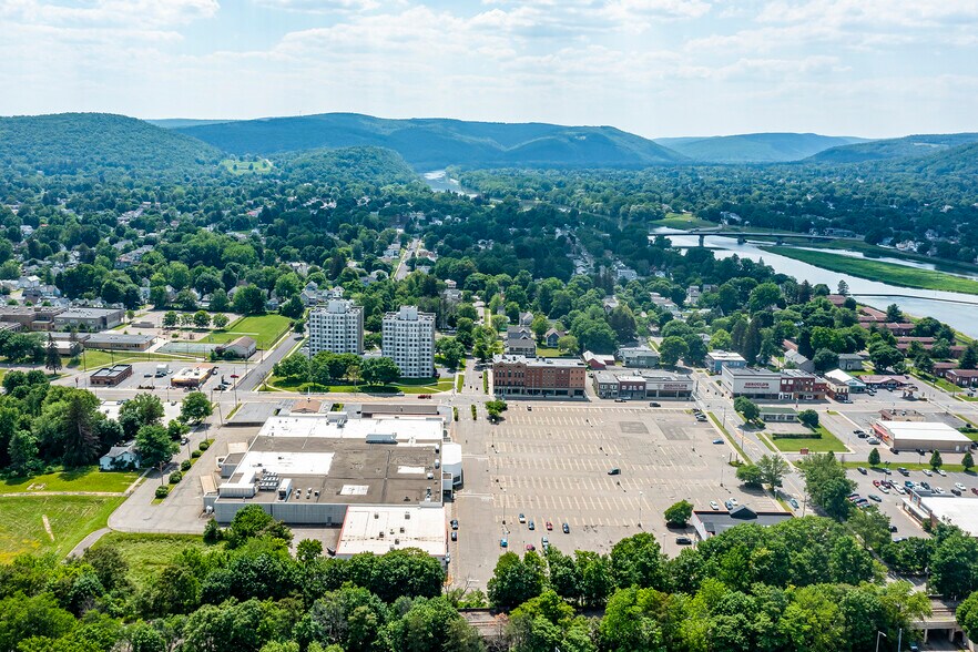 More Photos Of 299 S Main St, Elmira Freestanding For Lease