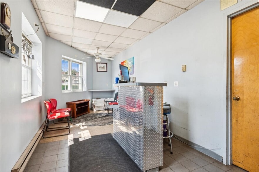 More Photos Of 403 US Highway 202, Raritan Auto Repair For Lease