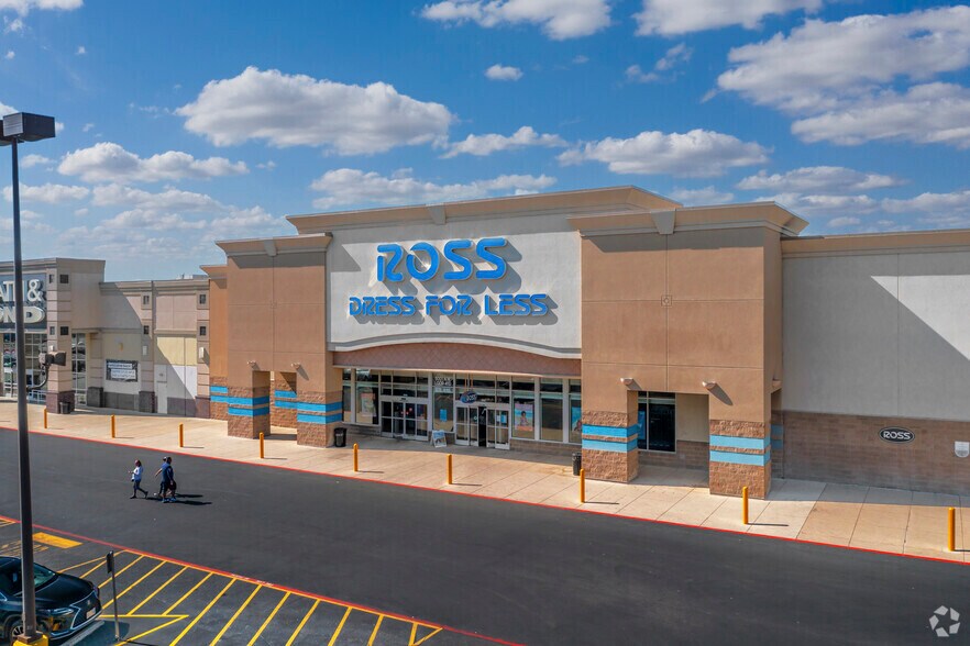 More Photos Of 6001 NW Loop 410, San Antonio Storefront For Lease