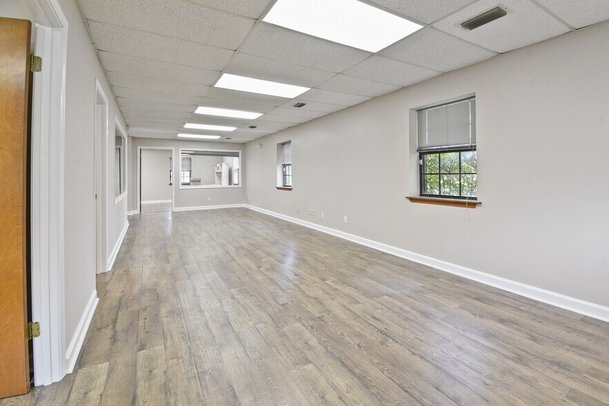More Photos Of 3938 Sunbeam Rd, Jacksonville Medical For Lease