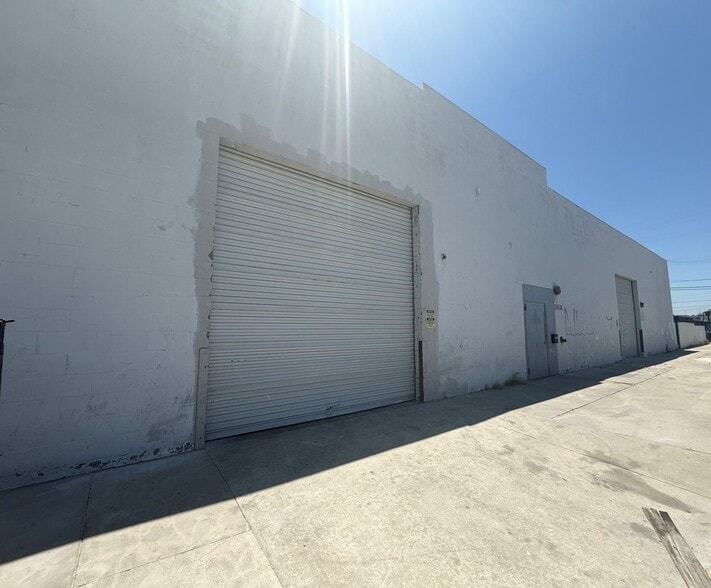 More Photos Of 7322-7324 Atoll Ave, North Hollywood Warehouse For Lease