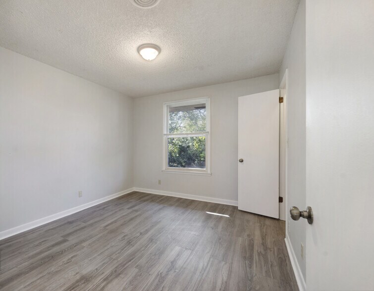 More Photos Of 1012-1032 Hickory Hill Ln, Hermitage Apartments For Sale