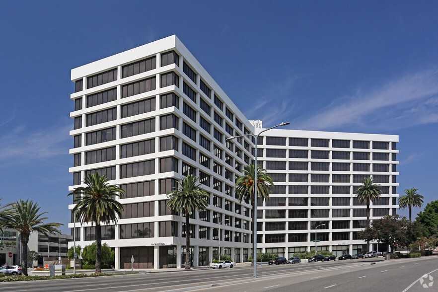 Primary Photo Of 8383 Wilshire Blvd, Beverly Hills Coworking Space