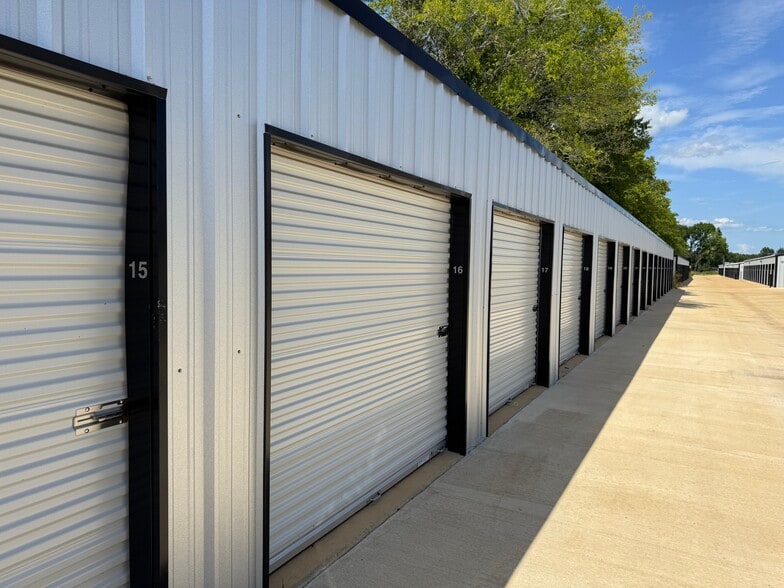 More Photos Of 975 Houston st, Bullard Self Storage For Sale