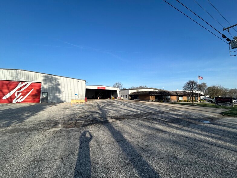 Primary Photo Of 705 Maple St, Bristol Manufacturing For Sale