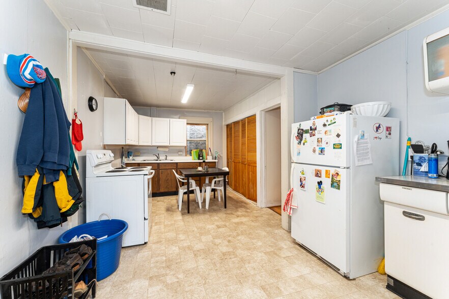 More Photos Of 19 Cottage St, Bar Harbor Storefront For Sale