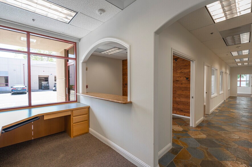 More Photos Of 7975 Cameron Dr, Windsor Warehouse For Sale