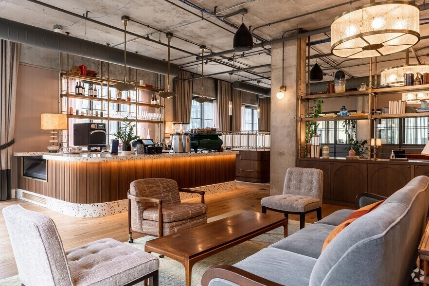 More Photos Of 200 N Green St, Chicago Hotel For Lease