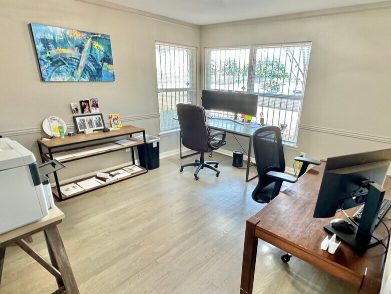 More Photos Of 3310 Lackland Rd, Fort Worth Office For Sale