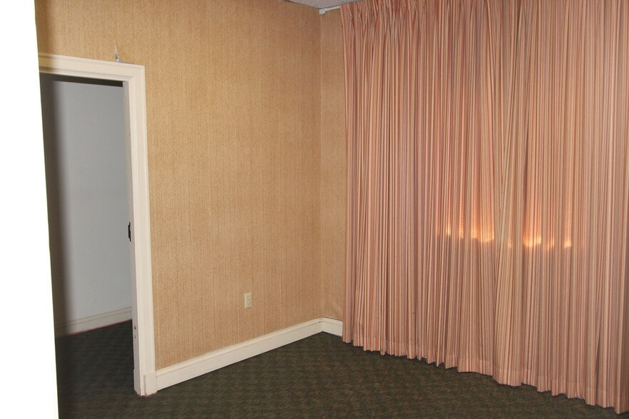 More Photos Of 1318 W Pine St, Hattiesburg Office For Lease