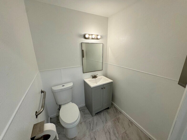 More Photos Of 6904 Miramar Rd, San Diego Storefront For Lease