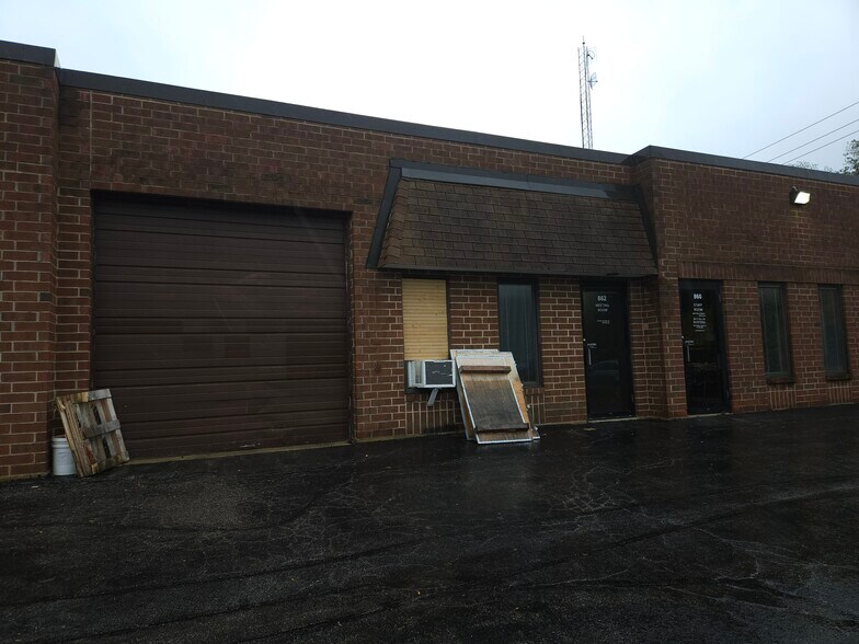 More Photos Of 840-876 N Ridge Ave, Lombard Warehouse For Lease