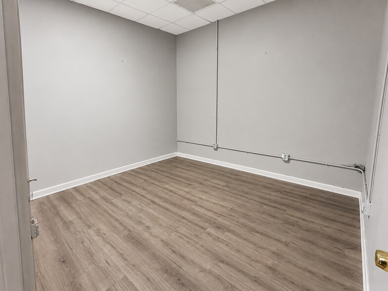 More Photos Of 4519-4523 N Milwaukee Ave, Chicago Apartments For Lease