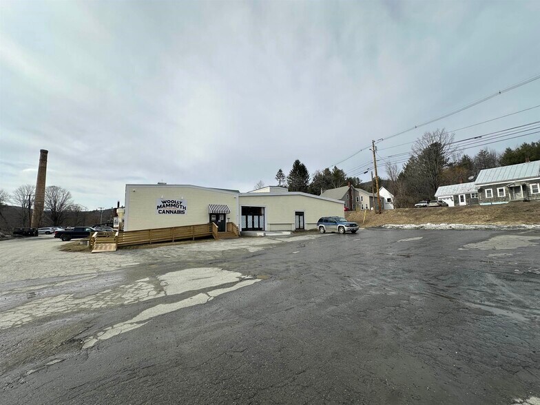 More Photos Of 548 W Woodstock Rd, Woodstock Storefront Retail Office For Sale