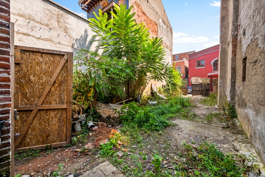 More Photos Of 1648 Vine St, Cincinnati Storefront Retail Residential For Sale