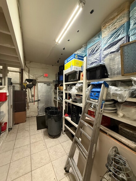More Photos Of 7822-7860 Beechcraft Ave, Gaithersburg Light Manufacturing For Sale