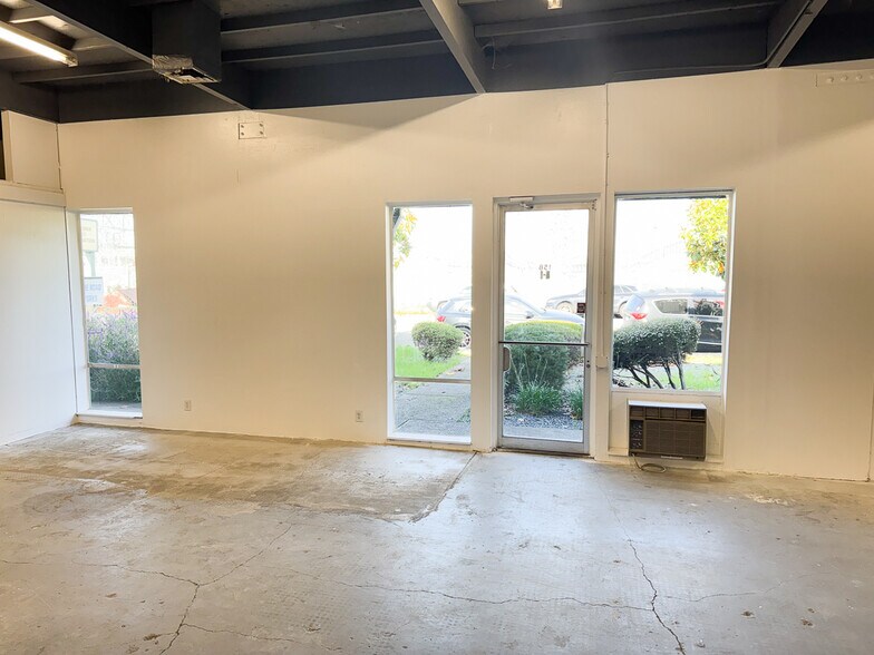 More Photos Of 158 Hamilton Dr, Novato Warehouse For Lease
