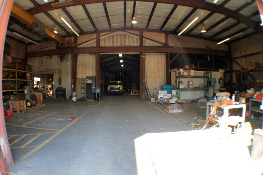 More Photos Of 5517 Dorbrandt St, Houston Warehouse For Lease