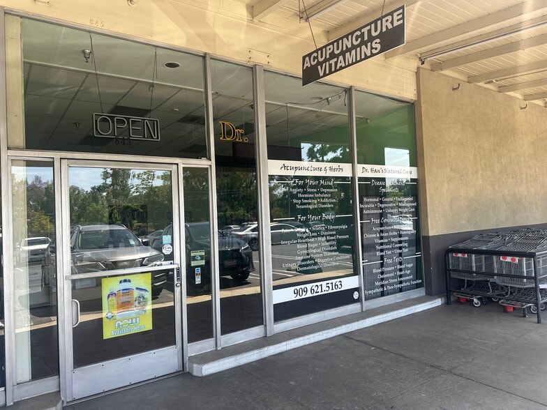 More Photos Of 843 W Foothill Blvd, Claremont Storefront Retail Office For Lease