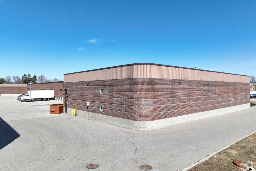 More Photos Of 85 Chambers Dr, Ajax Warehouse For Lease