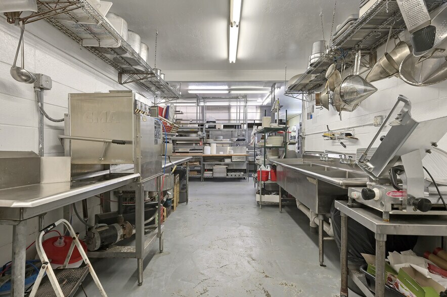 More Photos Of 313 Three Mile Harbor Rd, East Hampton Restaurant For Lease