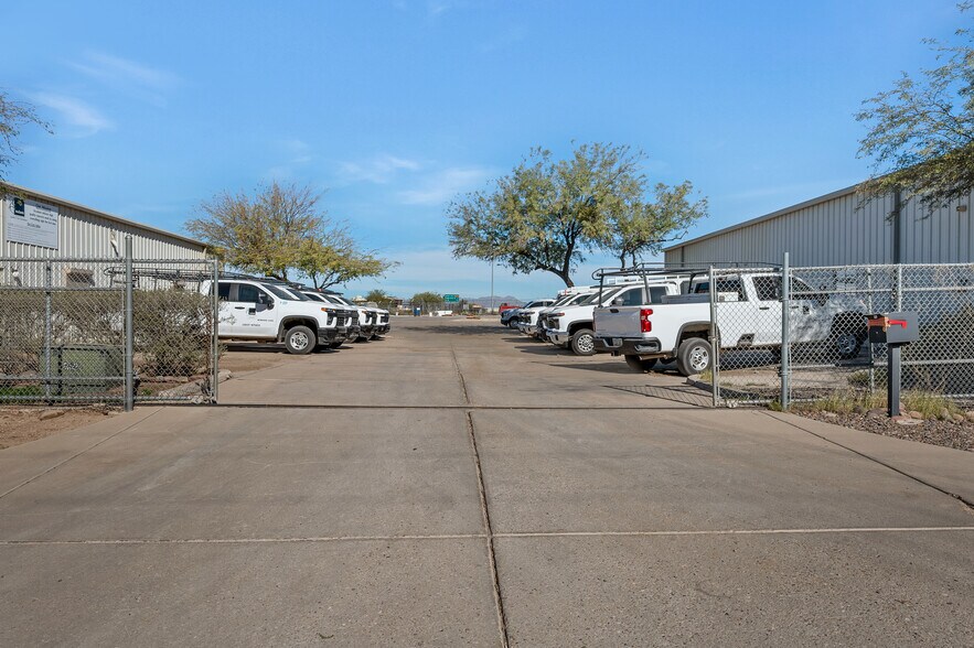 More Photos Of 3200 W Diamond St, Tucson Warehouse For Lease