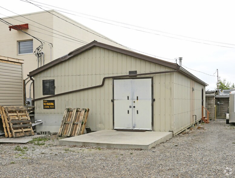 More Photos Of 2010 20th St, Didsbury Storefront For Sale