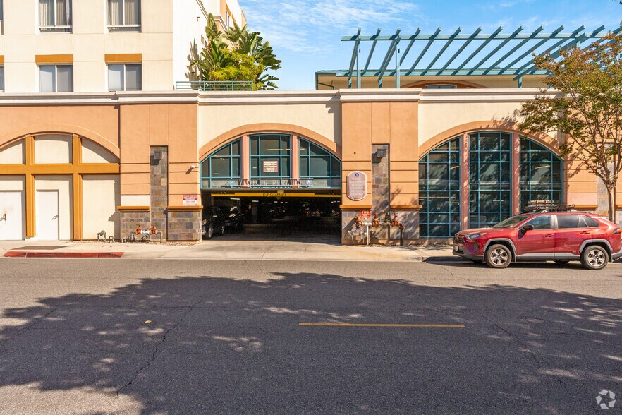 More Photos Of 500-580 W Main St, Alhambra Apartments For Lease