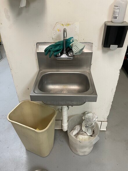 More Photos Of 3845 Jasmine Ave, Culver City Storefront Retail Residential For Lease