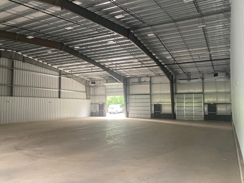 More Photos Of 44 Industrial Drive, New Britain Distribution For Lease