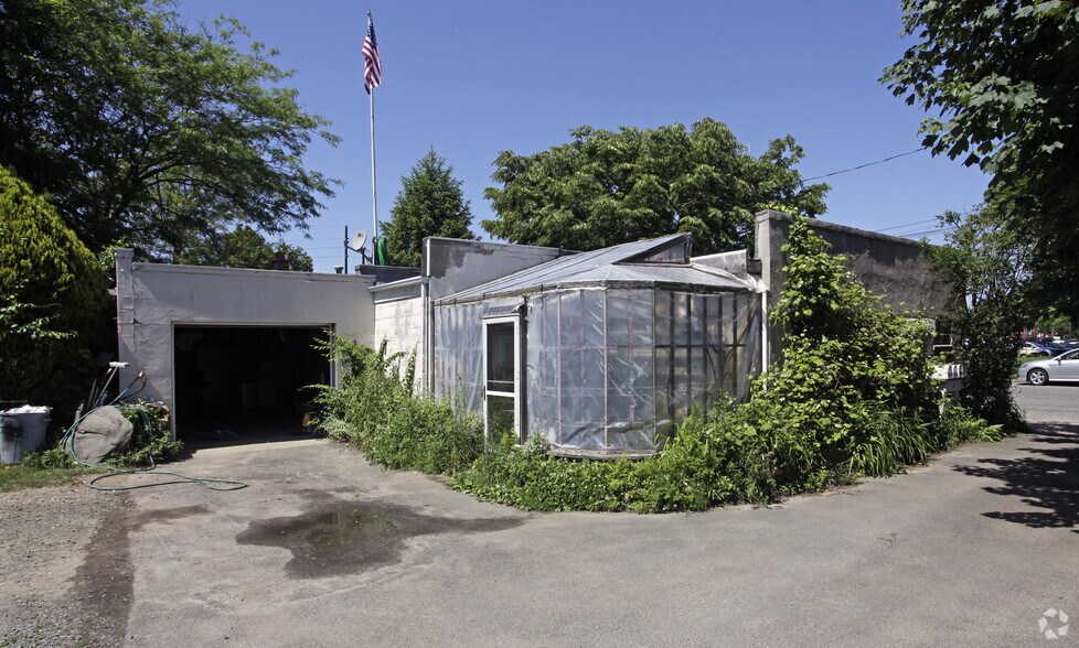 More Photos Of 59 Maple St, Southampton Office Residential For Sale