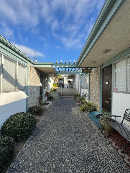 More Photos Of 1141-1151 E Main St, Ventura Office For Lease