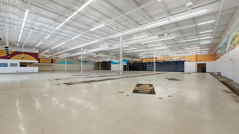 More Photos Of 8845 N State Highway 5, Camdenton Freestanding For Sale