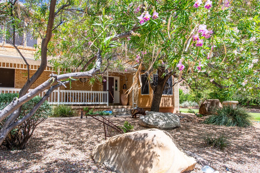 More Photos Of 29 Canyon View Dr, Springdale Hospitality For Sale