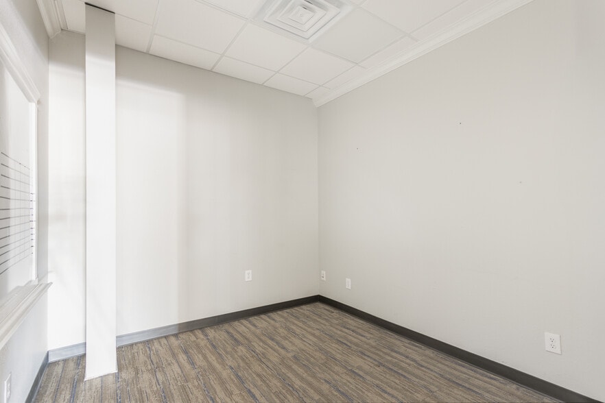 More Photos Of 595-605 E US Highway 80 E, Sunnyvale Research And Development For Lease