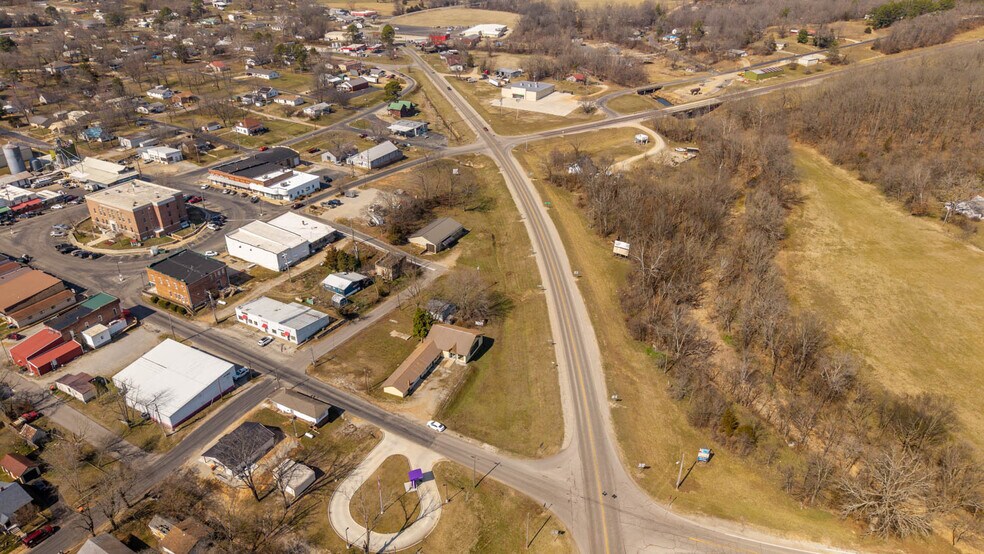 More Photos Of 105 E Couch St, Alton General Retail For Sale