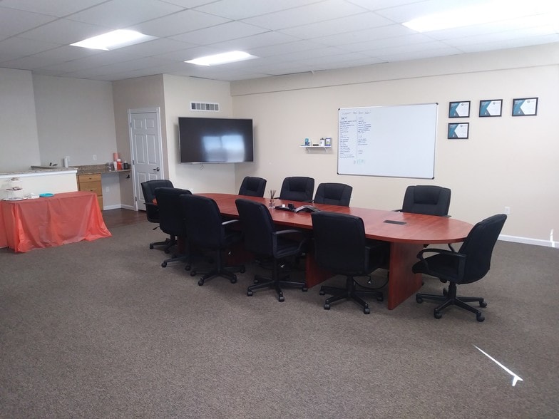 More Photos Of 123-151 12th St SW, Loveland Manufacturing For Lease